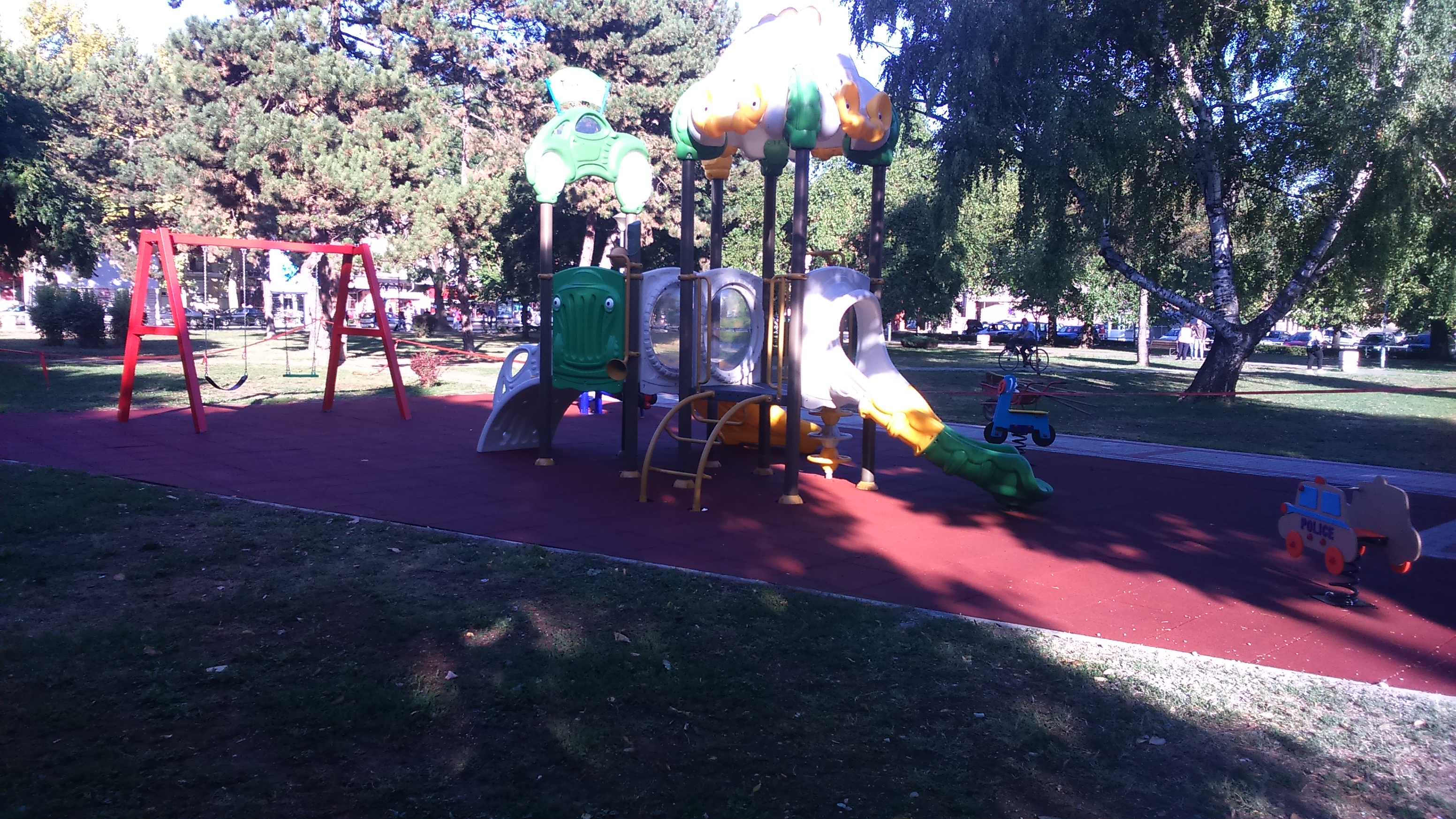 Ново дечије игралиште у малом парку на Тргу Ђуре Салаја