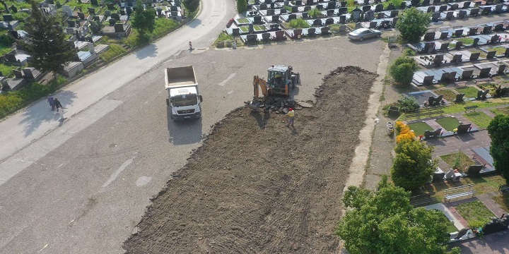 Реконструкција паркинга на градском гробљу у Чачку